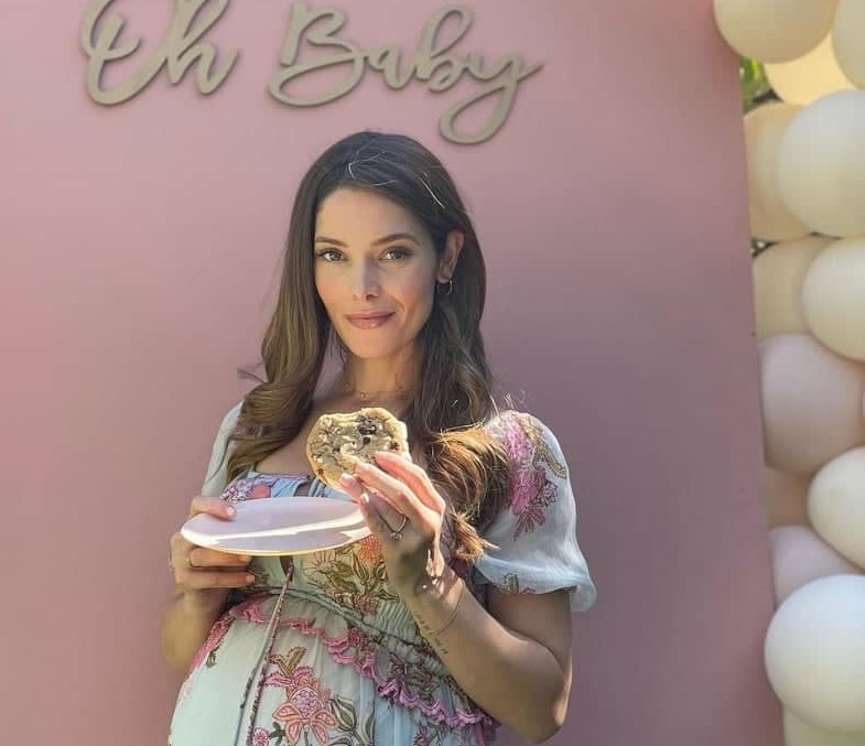 Звездата от „Здрач“ Ашли Грийн  разкри пола на бебето 