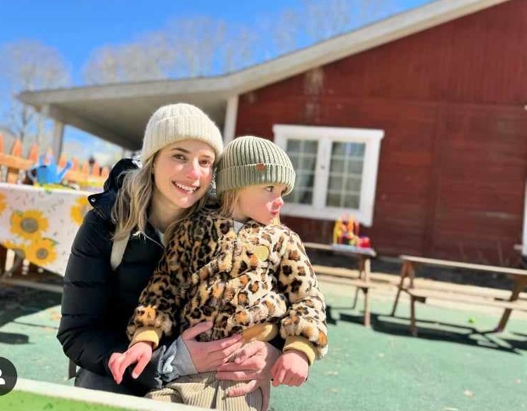 Ема Робъртс показа 3-тригодишния си син от Гарет Хедлунд