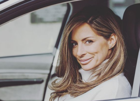 Сани Жекова качи семейството си в къща на колела