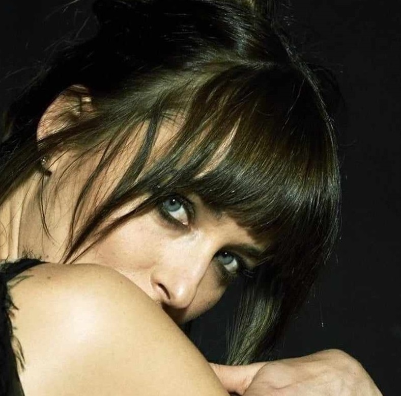 „Не съм чудовище“: Дакота Джонсън обясни, защо има нужда от 14 часа сън