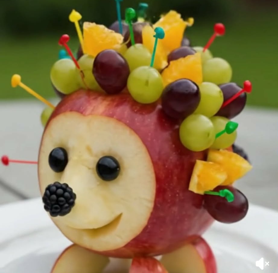 Животни от плодове в чинията 