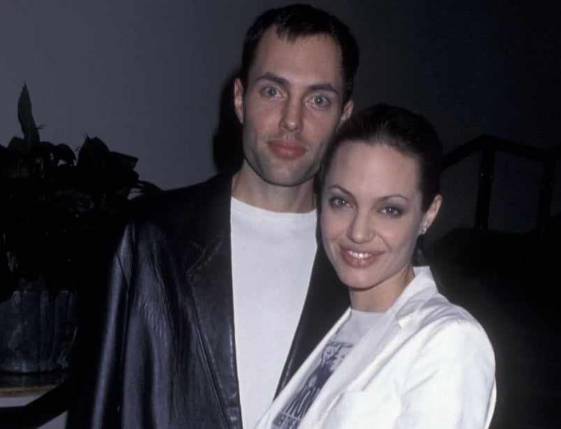  Братът на Анджелина Джоли коментира живота й след развода 