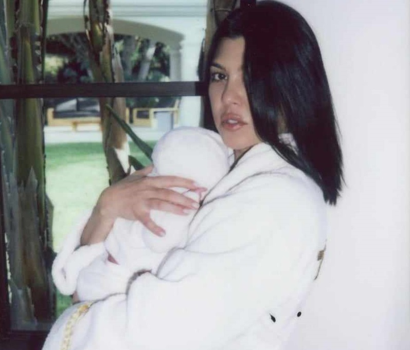 Кортни Кардашиян и Травис Баркър търсят сурогатна майка за второто си дете