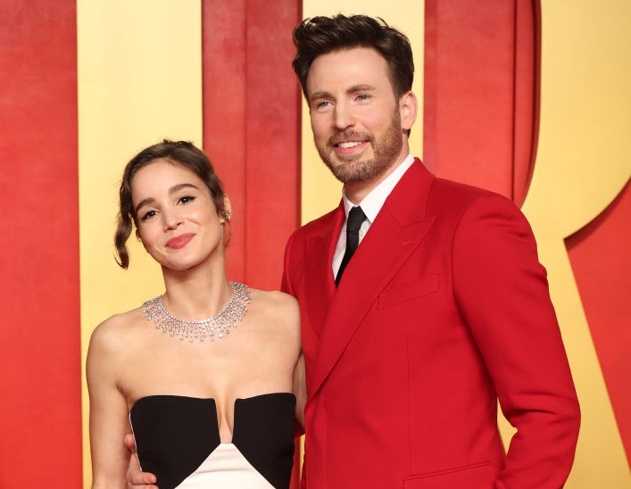 Крис Еванс разказа как е предложил брак на жена си