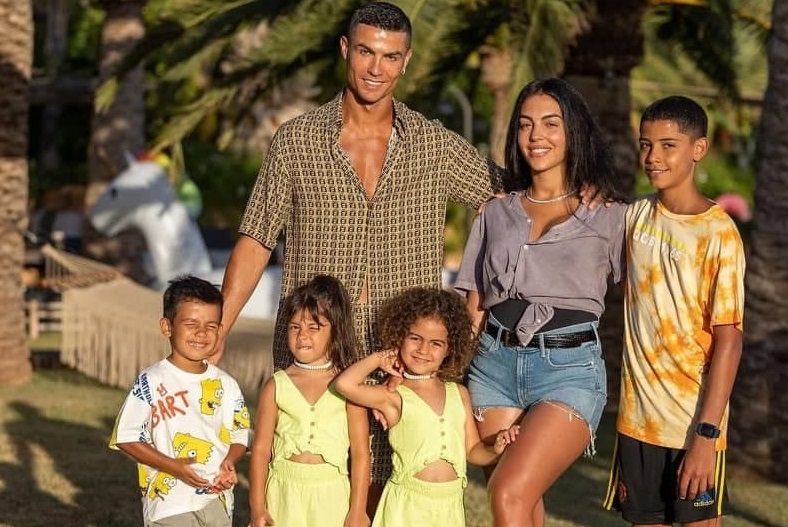 „Беше трудно“: Роналдо разказа как е съобщил на децата за смъртта на братчето им  