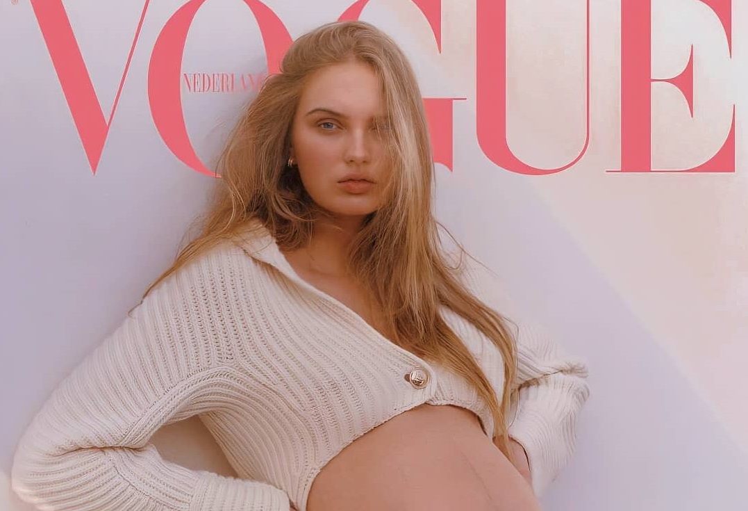 Бременна в 8 месец манекенка украси корицата на Vogue 