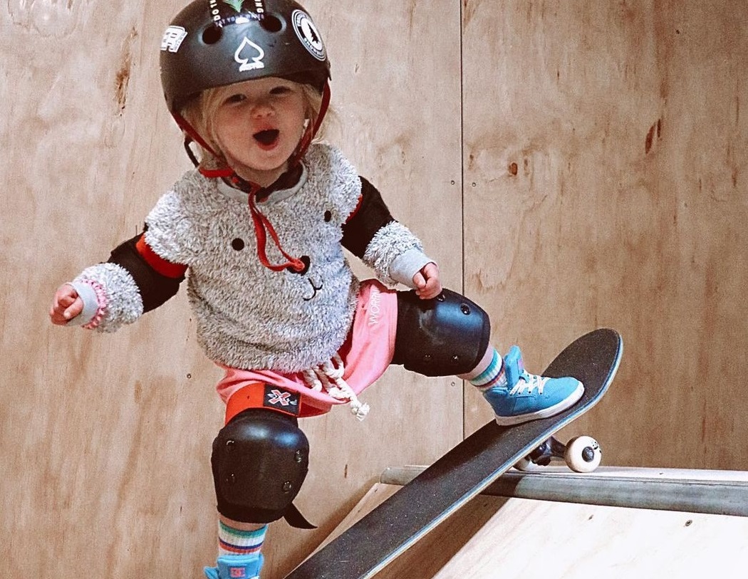 2-годишна скейтбордистка стана сензация в мрежата  
