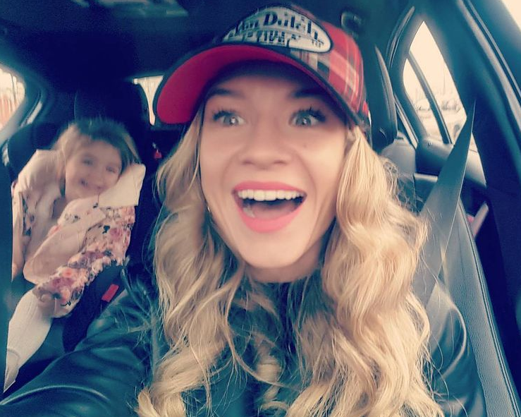 Лора Караджова: Синът ми има вече 2 зъбчета 