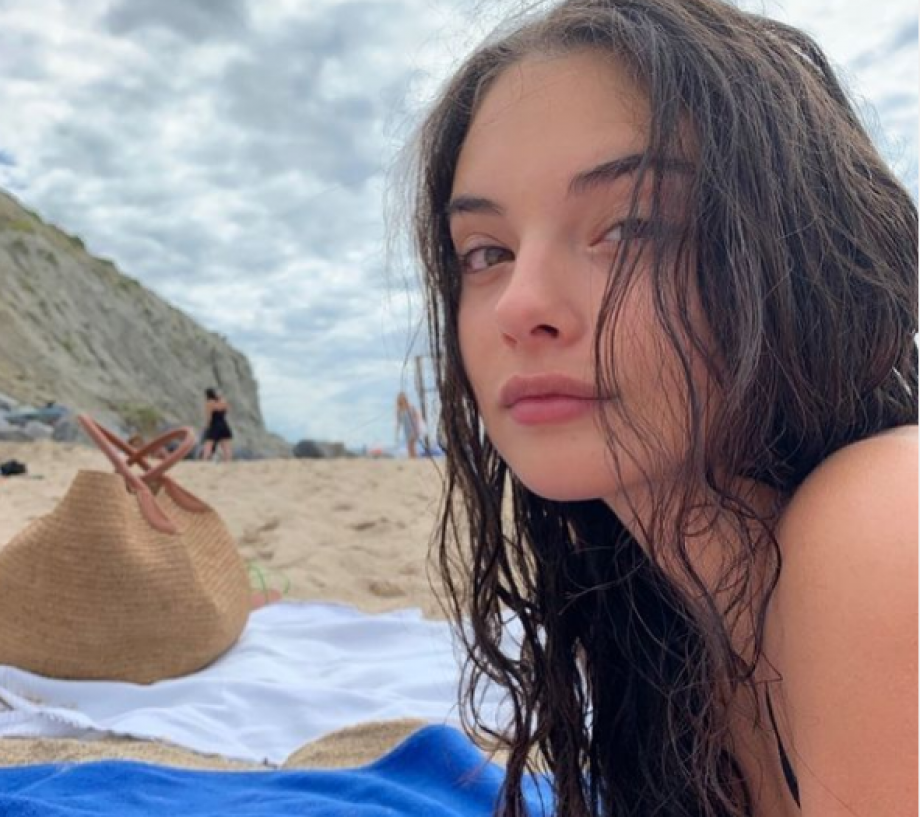 16-годишната дъщеря на Моника Белучи е с любимия си във Венеция 
