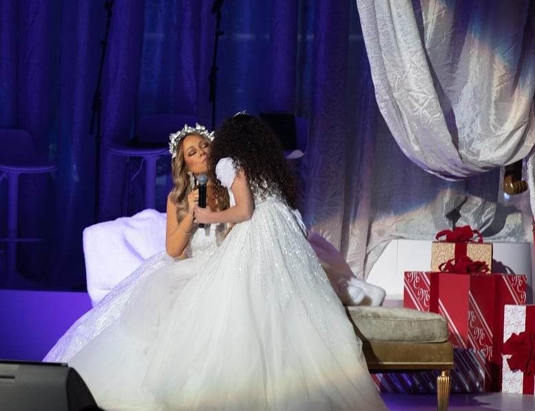 Марая Кери за първи път пя на сцена с дъщеря си 