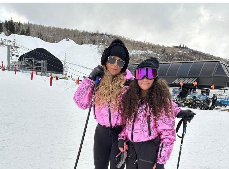 В розово: Марая Кери и дъщеря ѝ  в еднакви екипи за ски ваканцията  