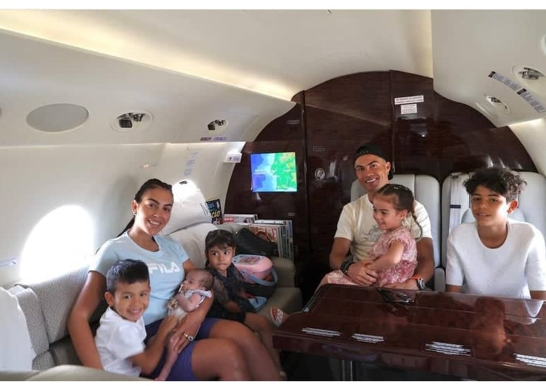 Джорджина Родригес и Кристиано Роналдо показаха новородената си дъщеря  