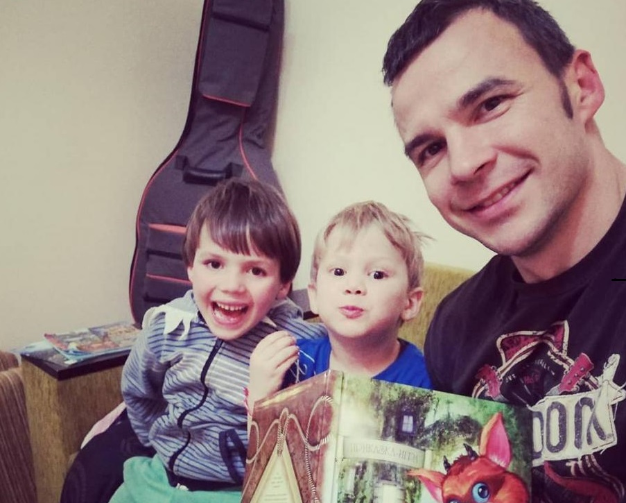 Ивайло Захариев спортува със синовете си 