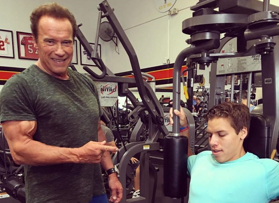 Извънбрачният син на Шварценегер по стъпките му на културист