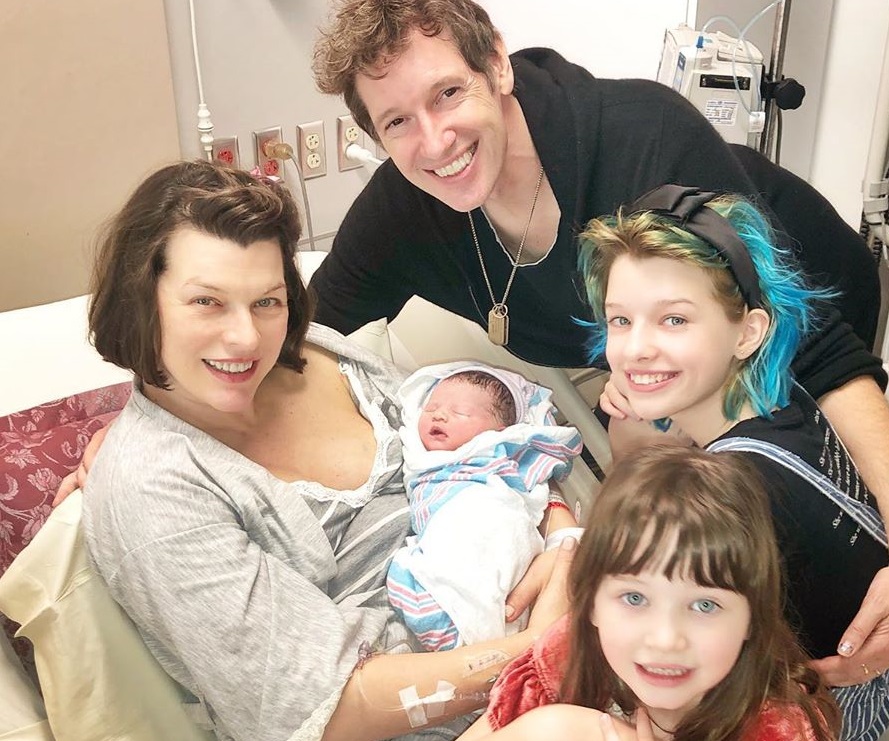 Мила Йовович с признание към своята първа помощничка  