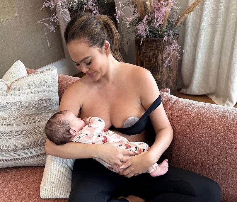 Криси Тейгън публикува мило видео с 4-месечна дъщеря 