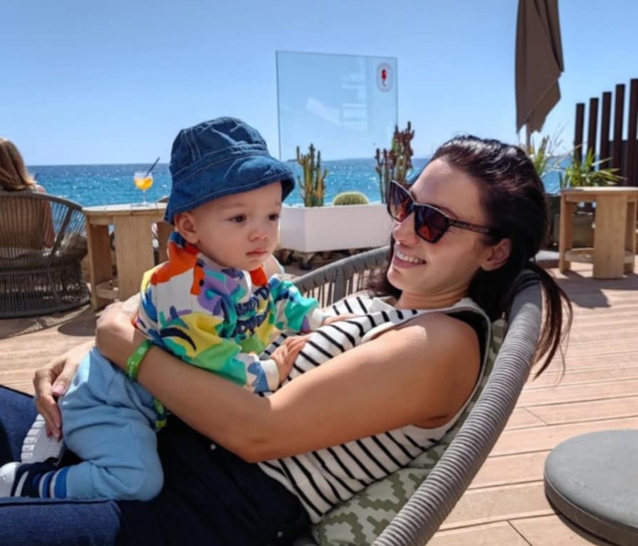 Синът на Ивет Лалова проходи, преди да навърши 1 г.