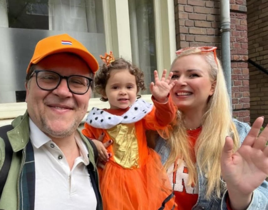 Веско Ешкенази и Луиза пеят „Зеленчуци, който не яде!