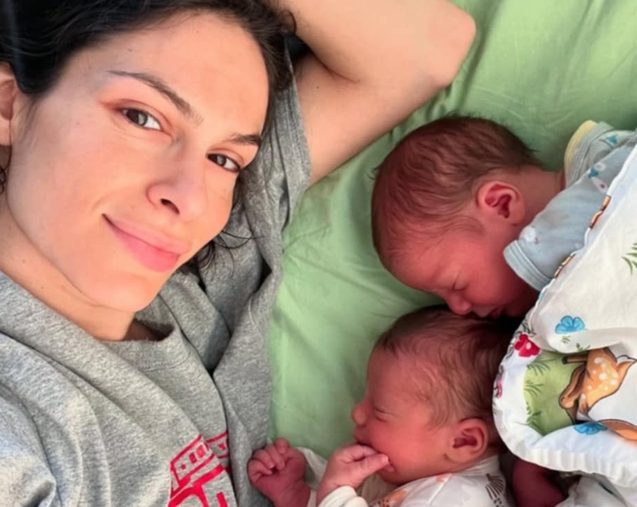 Даяна Ханджиева гушна две момиченца 