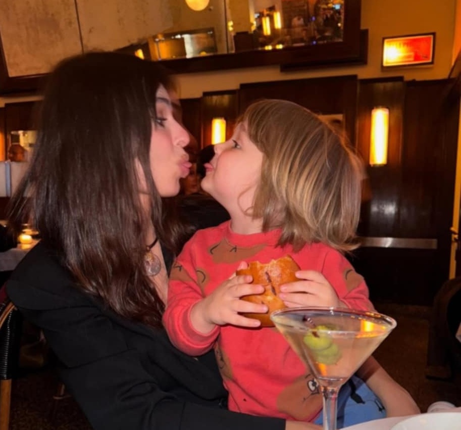  Емили Ратайковски се обяви против шаблоните, налагани на майчинството 