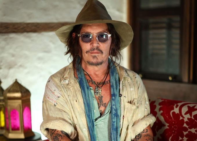 Биеше ме с пръчка, обувка, пепелник: Джони Деп за травмиращото си детство 