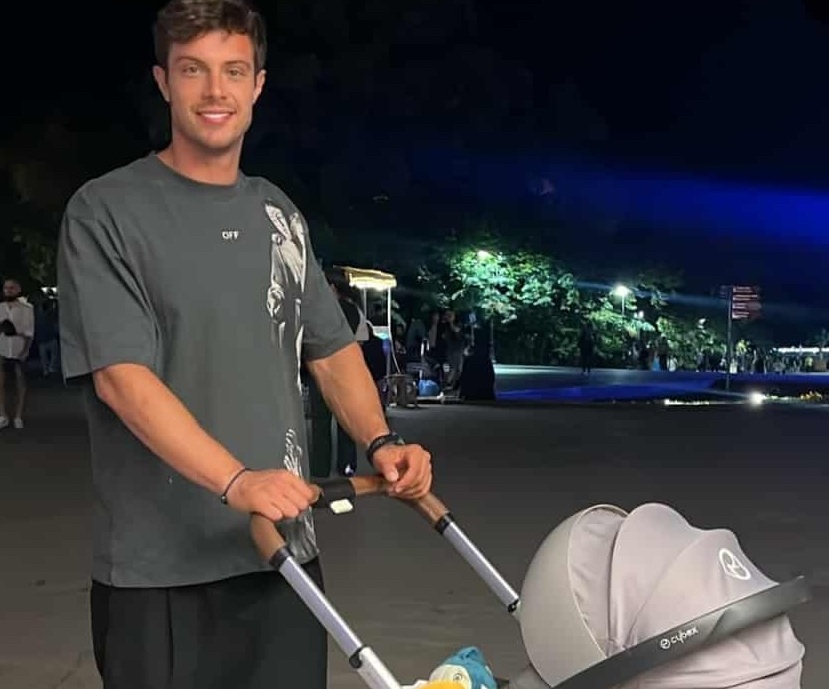  Филип Буков като детегледачка 