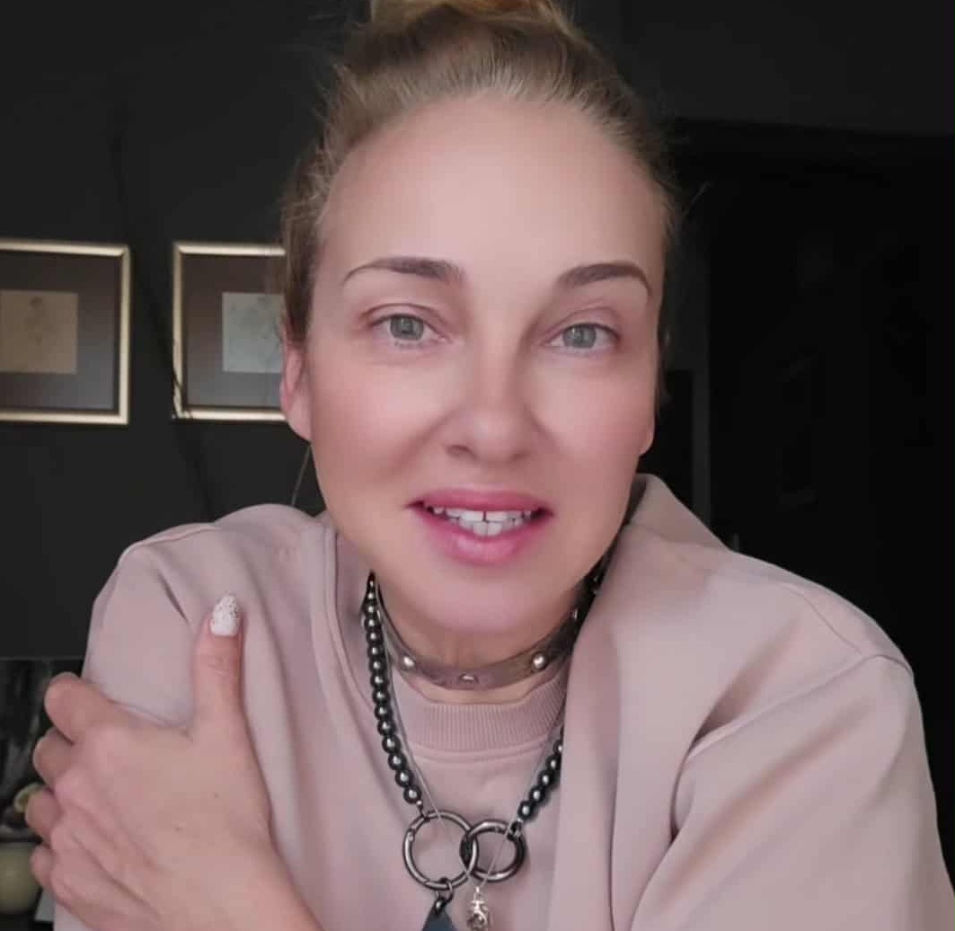 Алекс Раева ни кани да влезем във „вълшебните обувки на Кая“ 