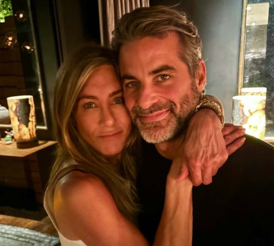 Дженифър Анистън показа колко е щастлива с гаджето