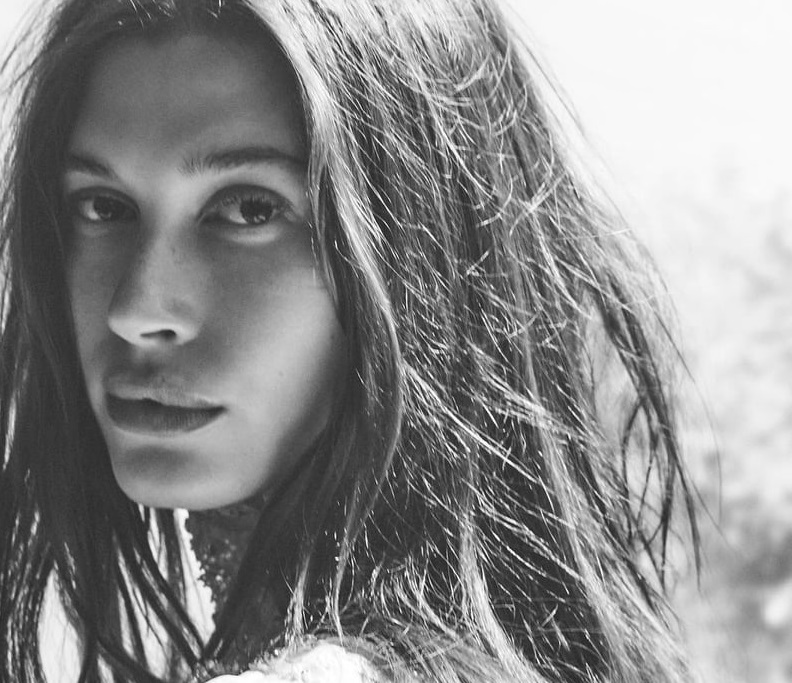 Бременната Хейли Бийбър на корицата на модно списание 