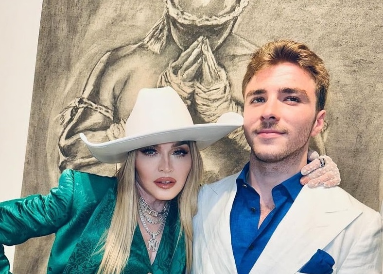 Мадона посети изложбата на сина си   