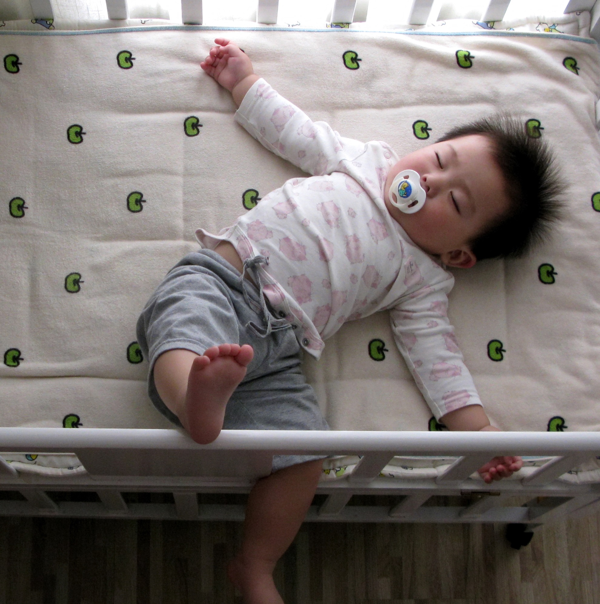 Хитър трик с биберона помага за сладкия сън на бебето  