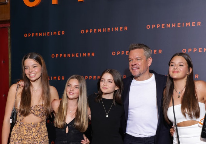 Мат Деймън с дъщерите си на премиерата на филма 