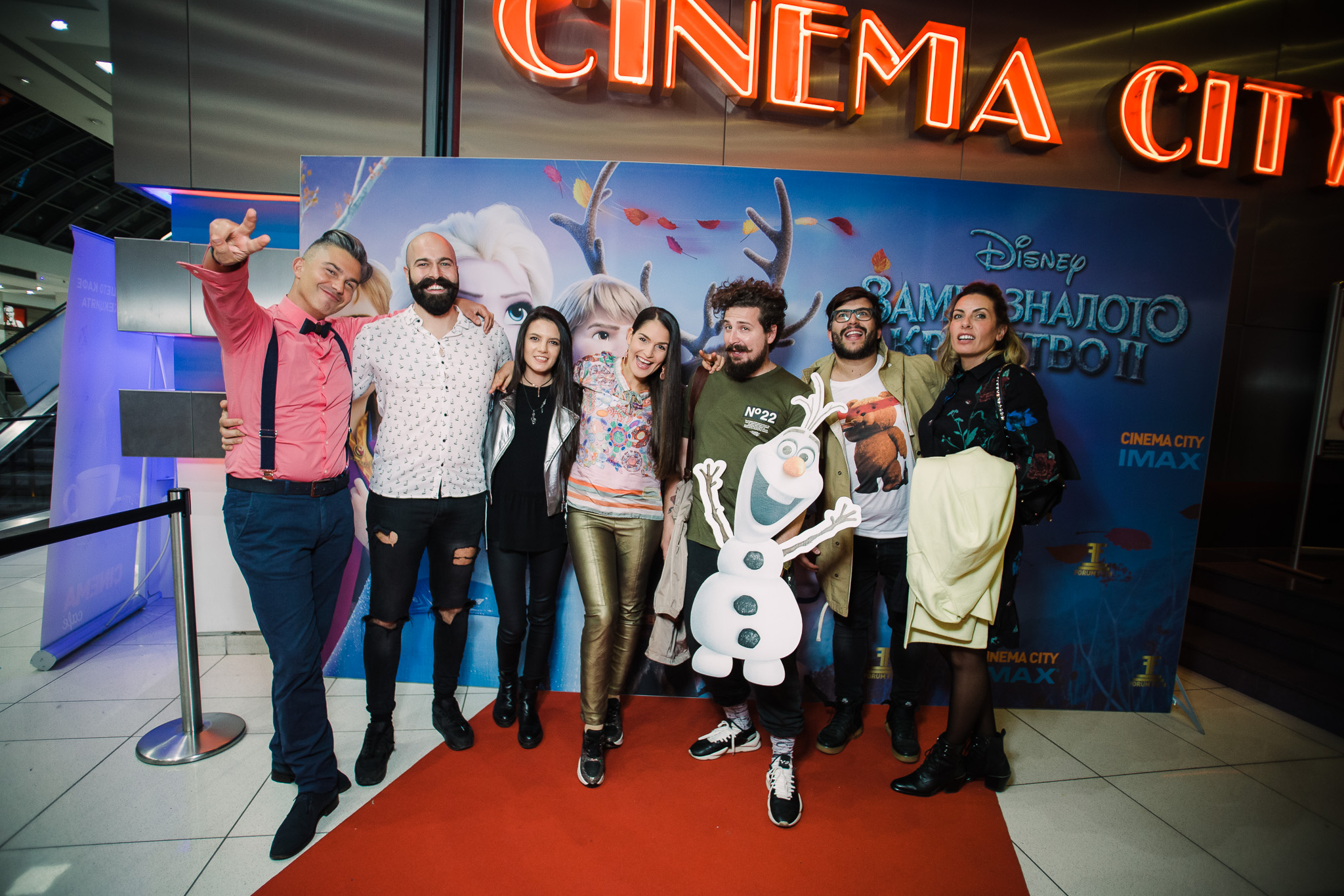 Михаела Филева, Дивна, Ваня и Жени Джаферович на премиерата на „ Замръзналото кралство 2“  