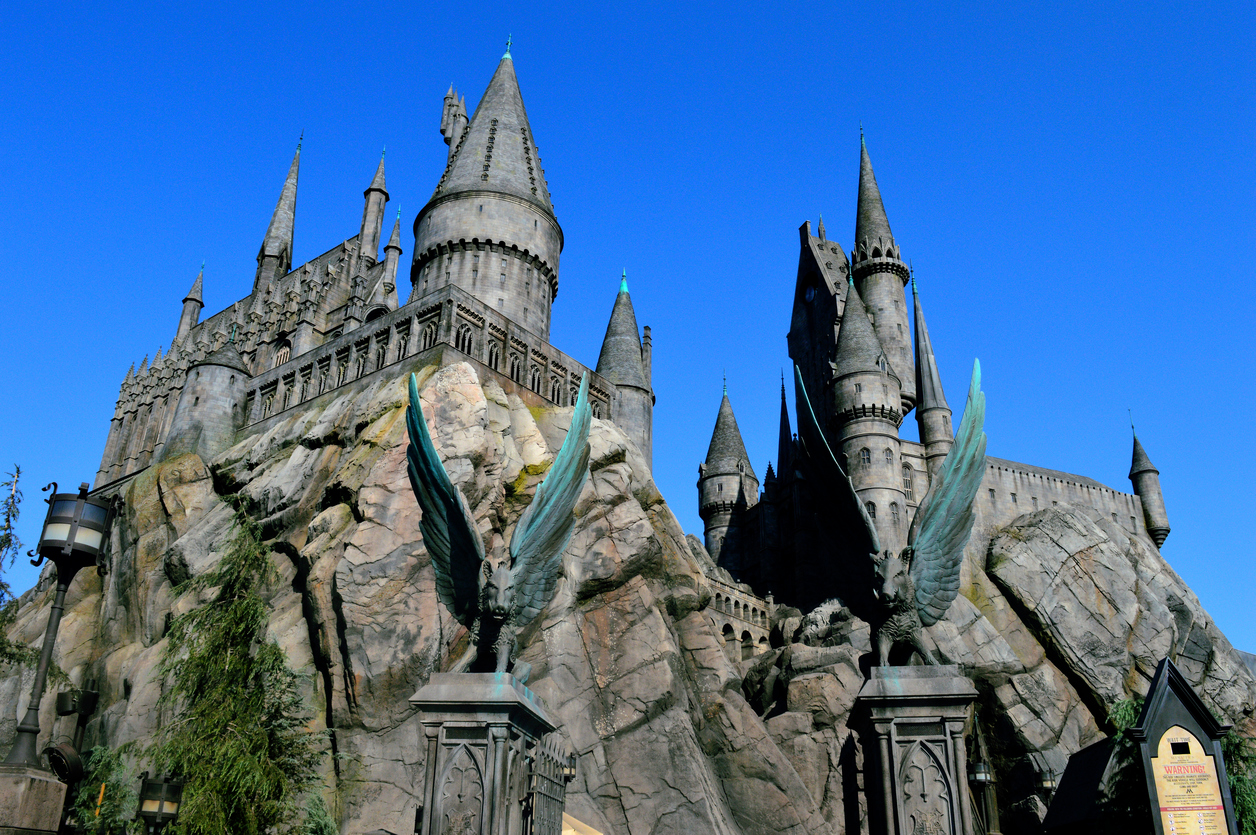 Ученици превърнаха училището си в замъка на Хари Потър  