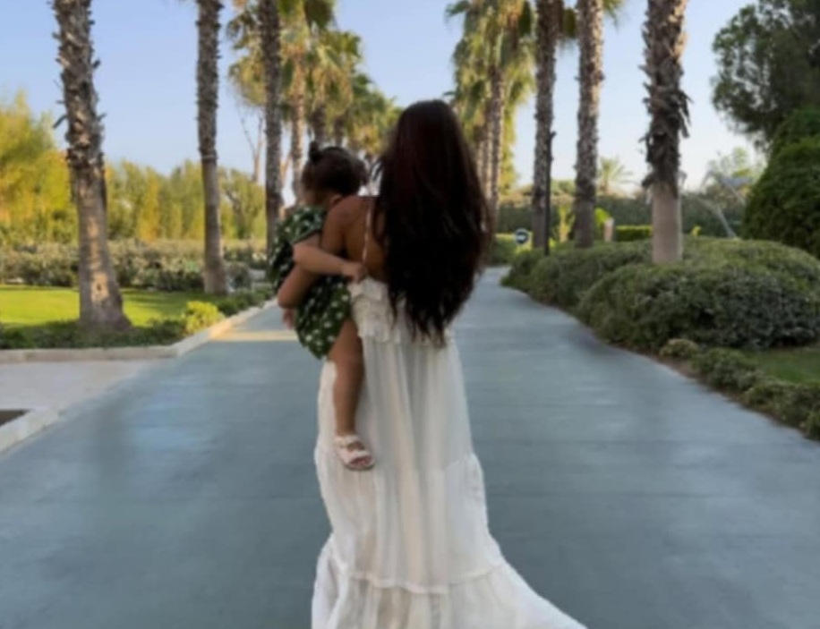 Николета Лозанова на семейна почивка при съседите