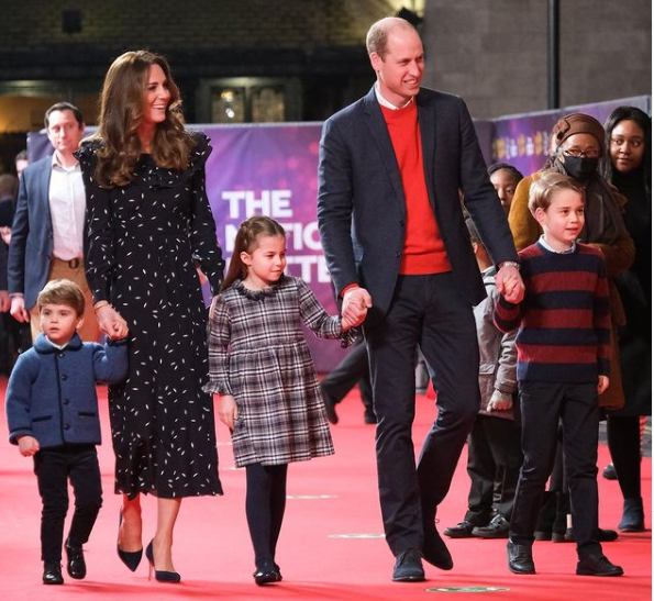 Кейт Мидълтън и принц Уилям за първи път с децата на червения килим  