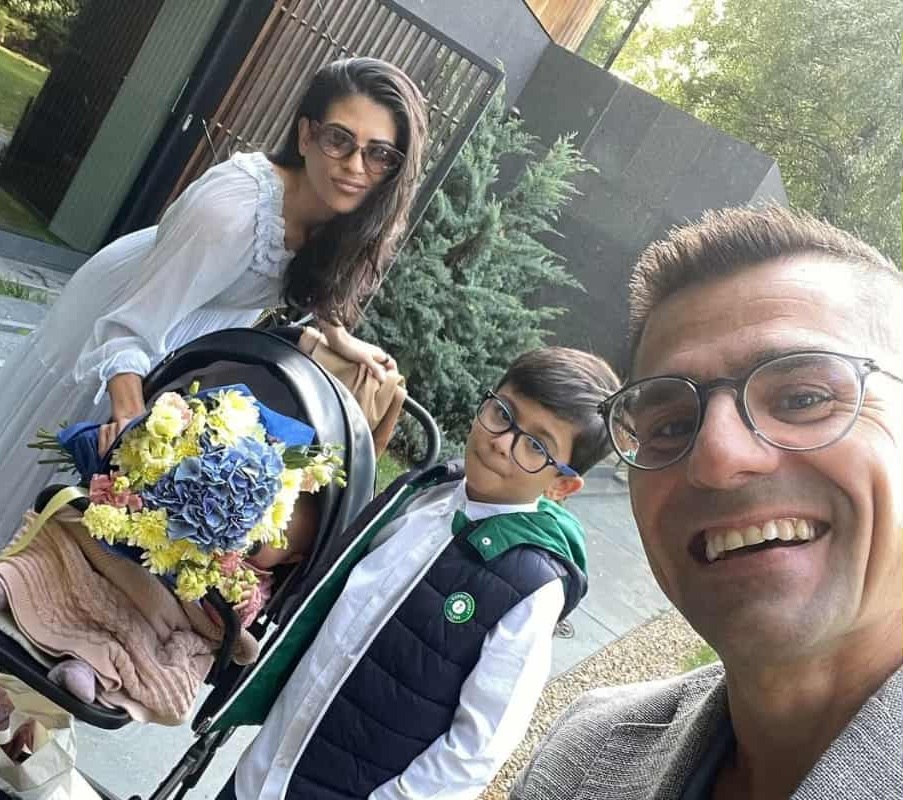 Първи звънец: Известните изпратиха със сълзи на очи първолаци