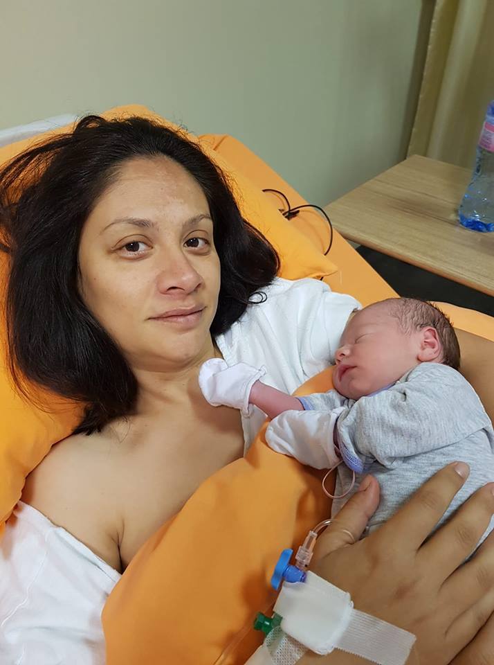 Мариана Попова показа новородената Екатерина 
