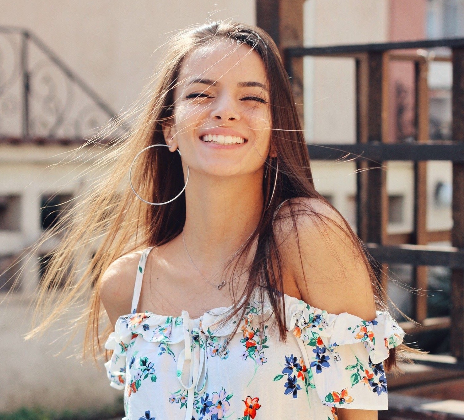 Книга вдъхновява младите и ги учи на щастие