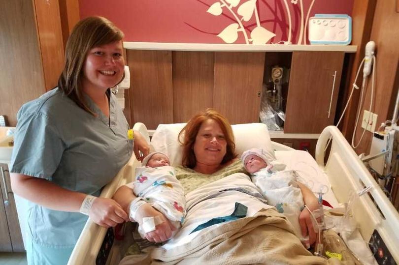 Жена износи внуците си, след като ракът остави дъщеря ѝ безплодна 