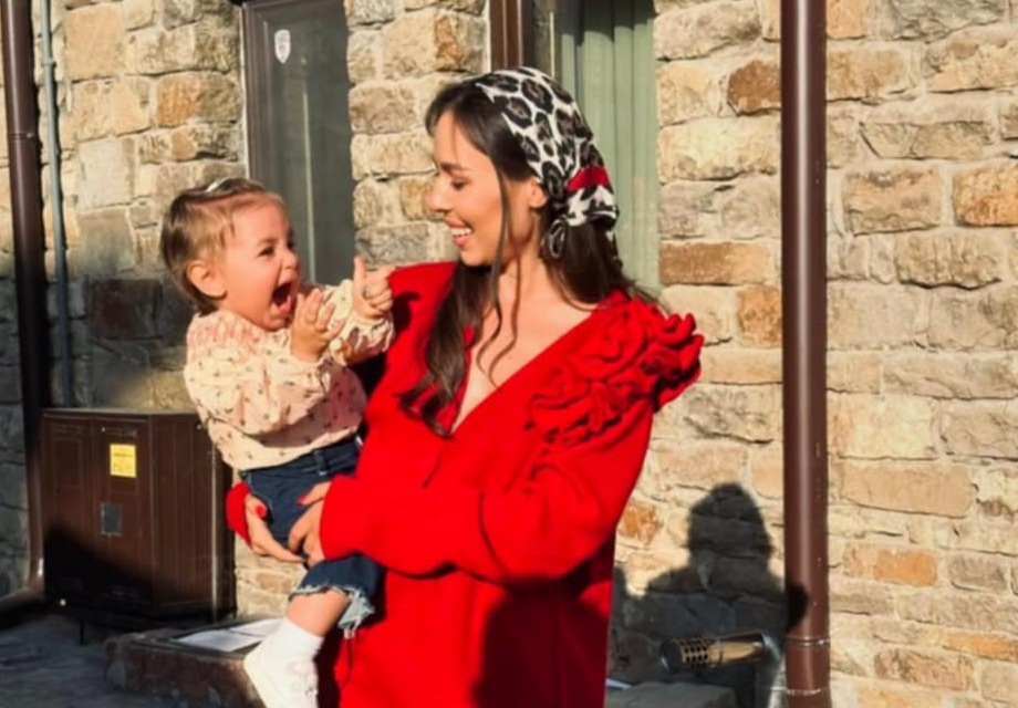 Дъщерята на Маги Джанаварова духна 2  свещички 