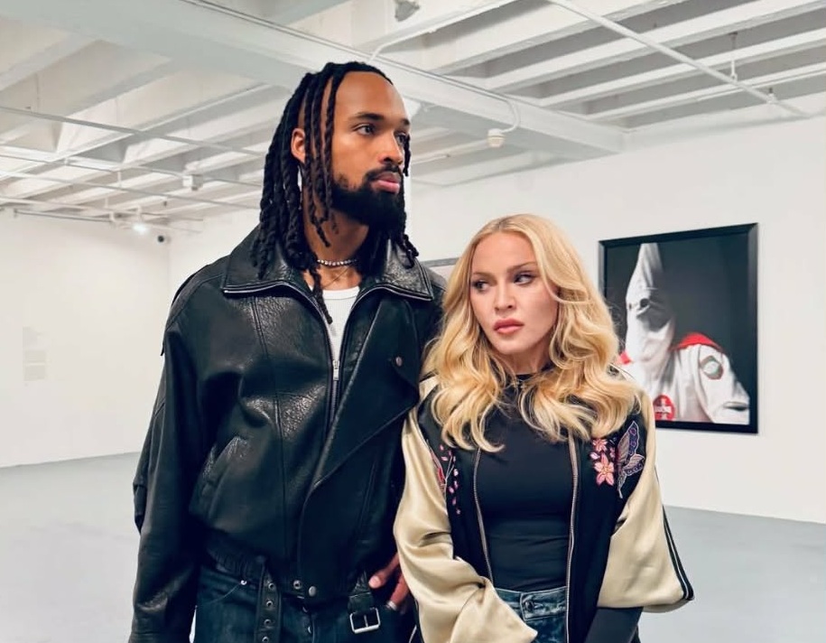 Мадона с 29-годишния си приятел посетиха арт галерия 