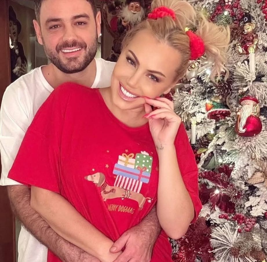 За Коледа Камелия показа бебе Касия 