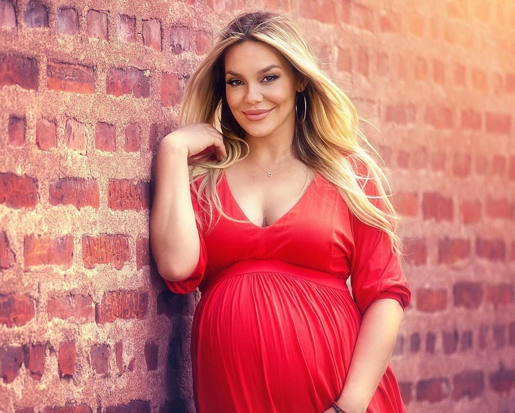 Вяра Атова роди момченце 