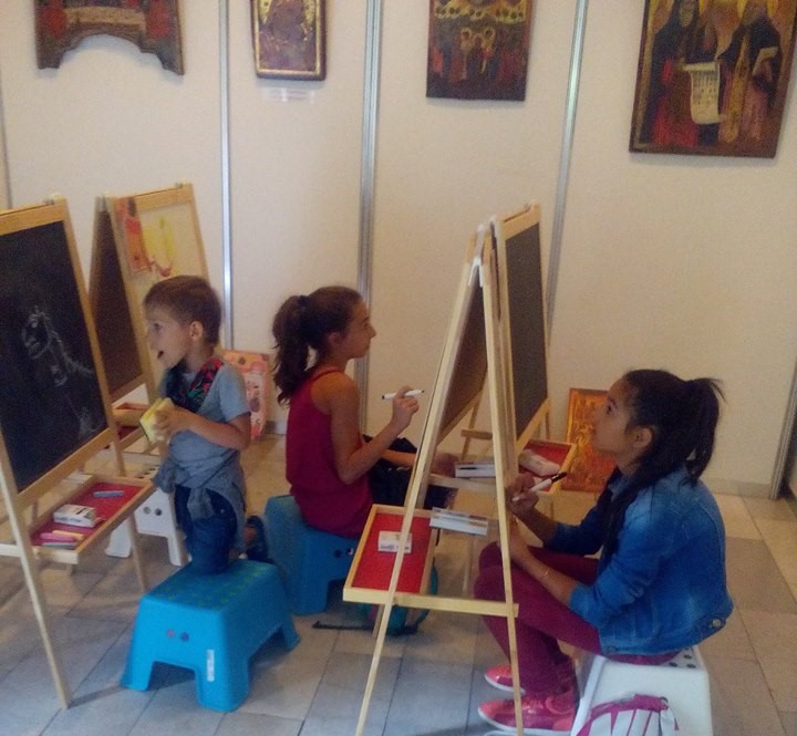 Открий и нарисувай - децата претворяват икони и старинни шрифтове