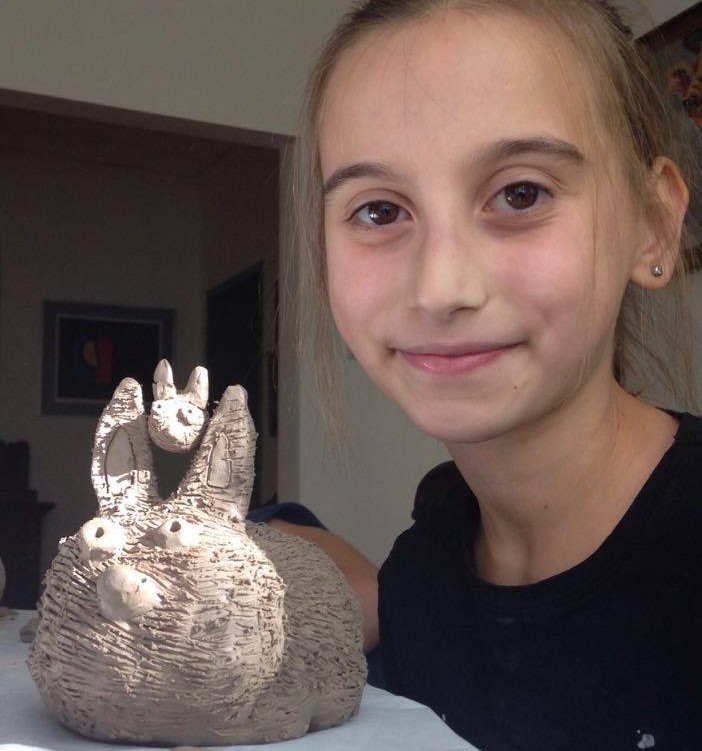 Зайчето-касичка на малката скулпторка Диана 