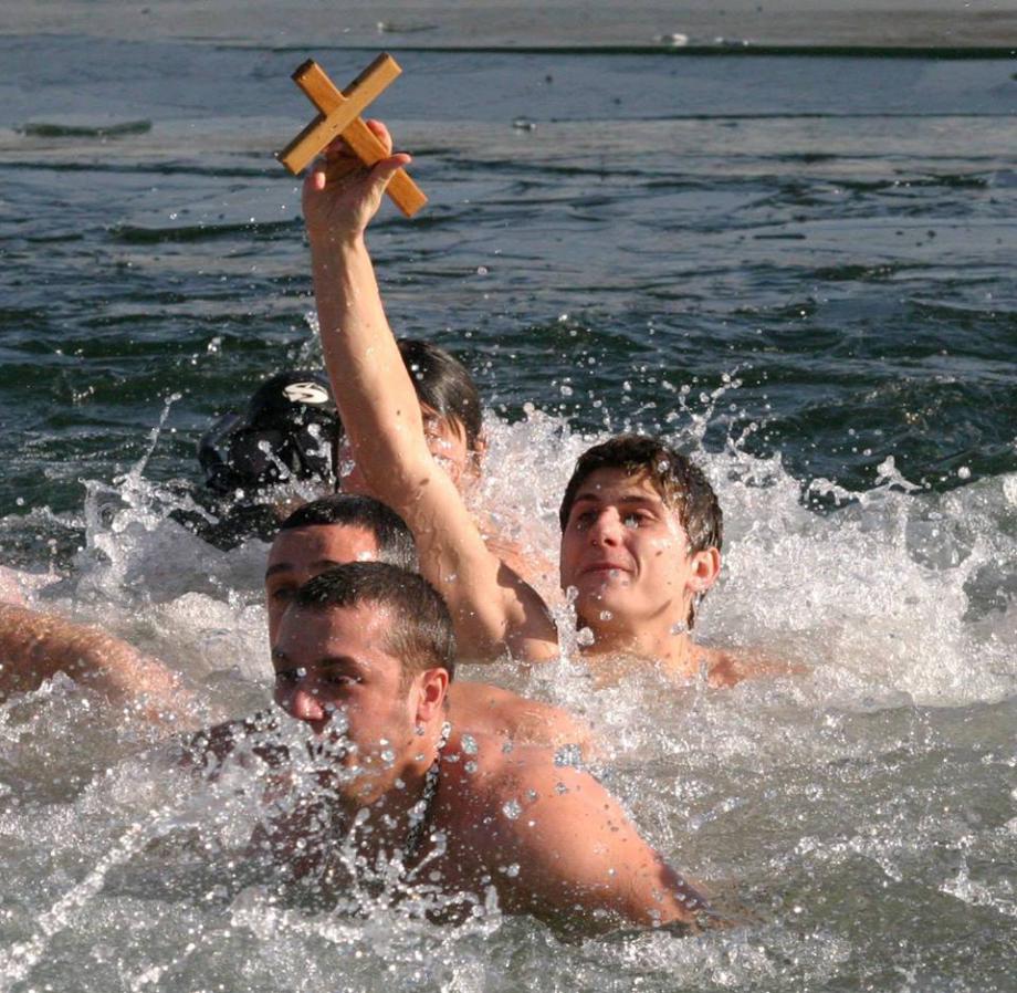 Смелчаци ще скачат за Кръста в езерото на парк „Дружба“