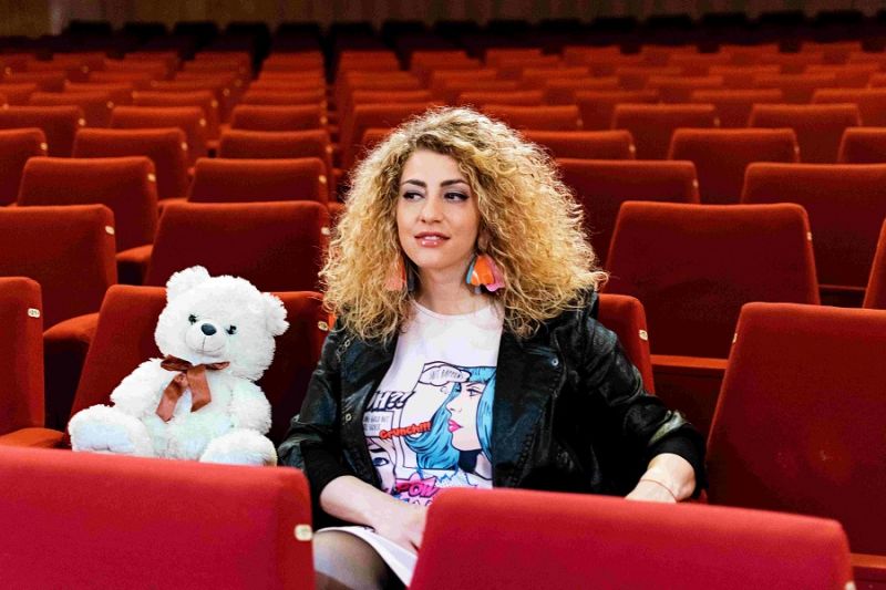 Нора Караиванова показа сина си в клип