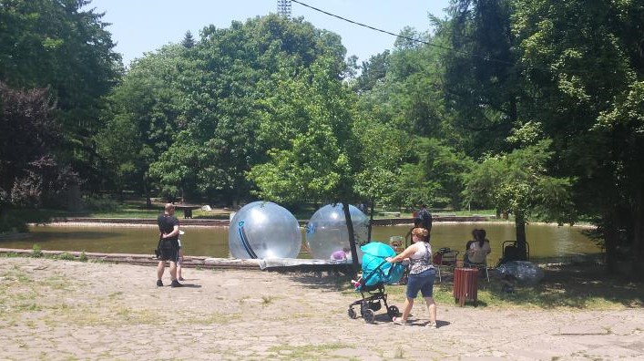 Балони Zorb чакат във всяко езеро   
