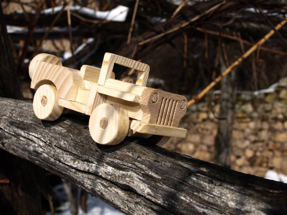 Направете камион от дърво с Иво 